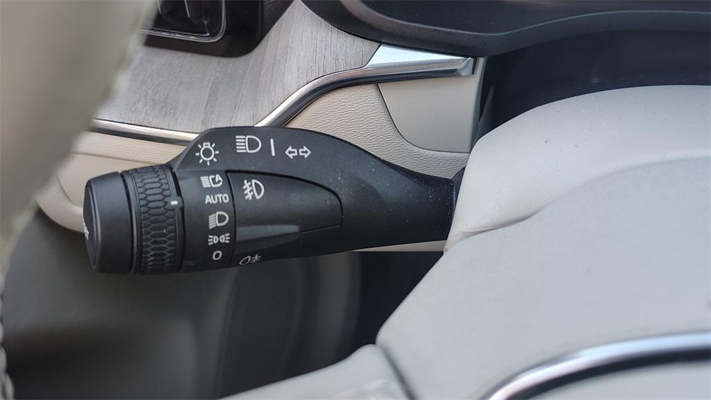 used 2023 Volvo XC60 car, priced at $33,900