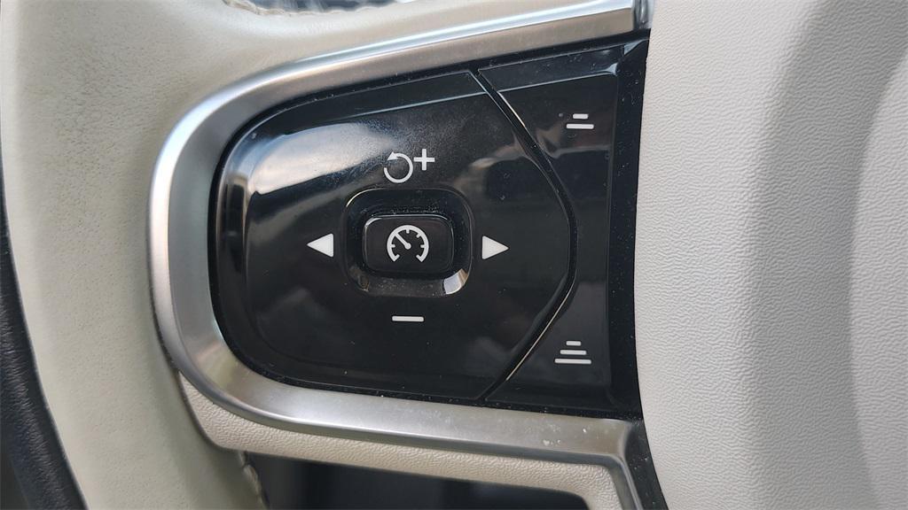 used 2023 Volvo XC60 car, priced at $33,900