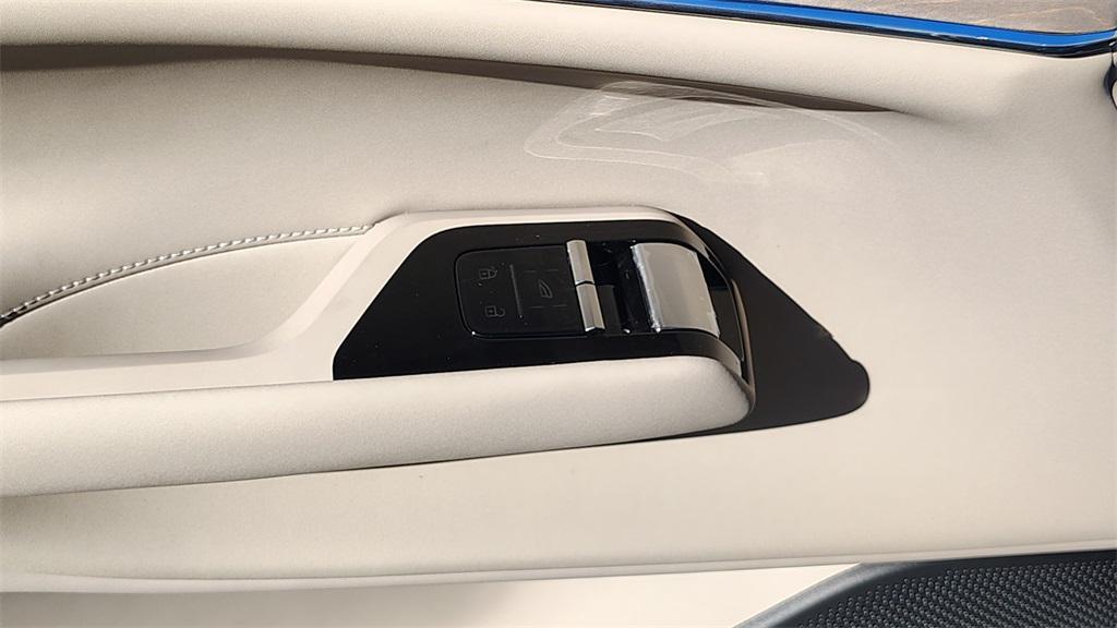 new 2025 Volvo EX90 car, priced at $84,590