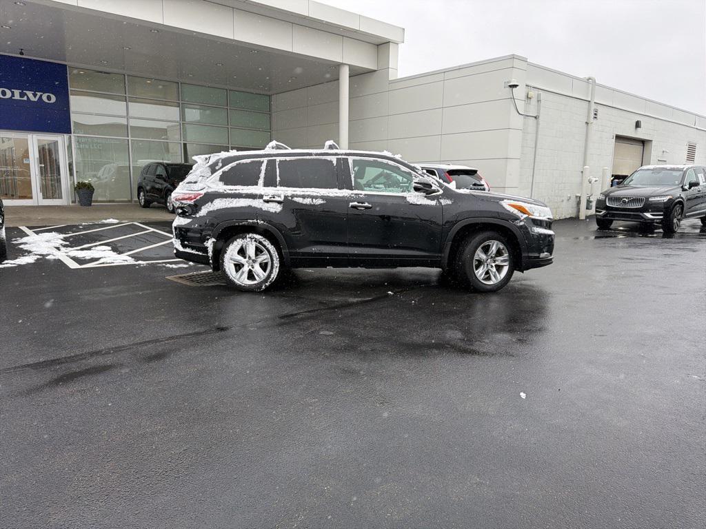used 2015 Toyota Highlander car, priced at $18,900