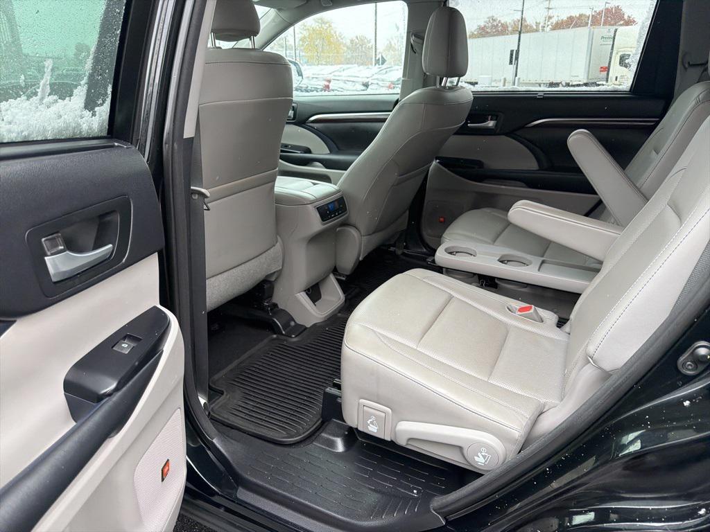 used 2015 Toyota Highlander car, priced at $18,900