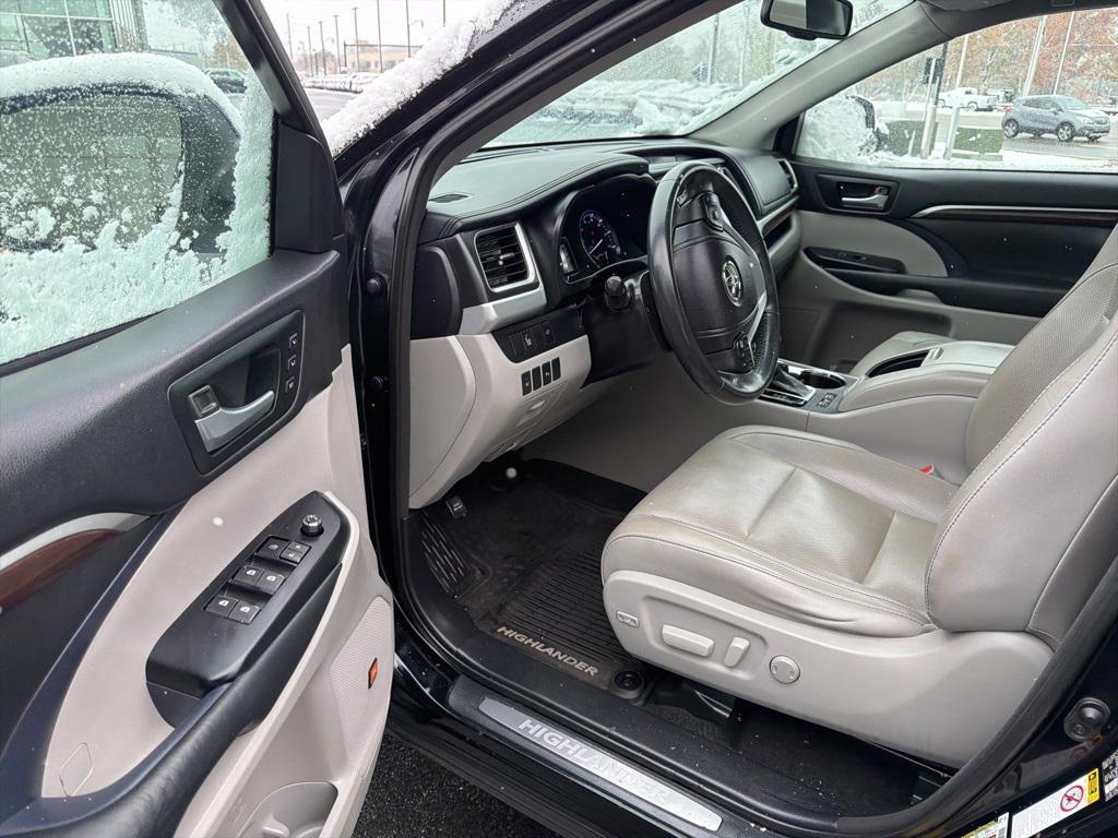 used 2015 Toyota Highlander car, priced at $18,900