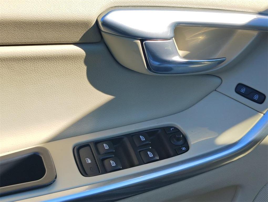 used 2016 Volvo XC60 car, priced at $11,900