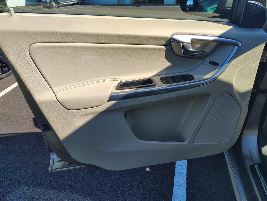 used 2016 Volvo XC60 car, priced at $11,900