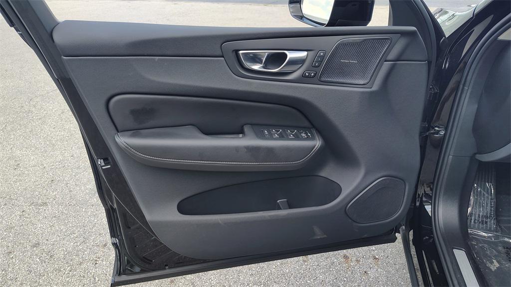 new 2025 Volvo XC60 car, priced at $58,660