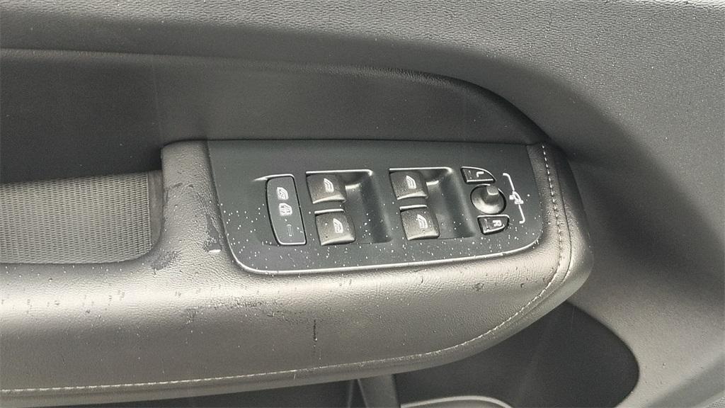 used 2025 Volvo XC60 car, priced at $34,500