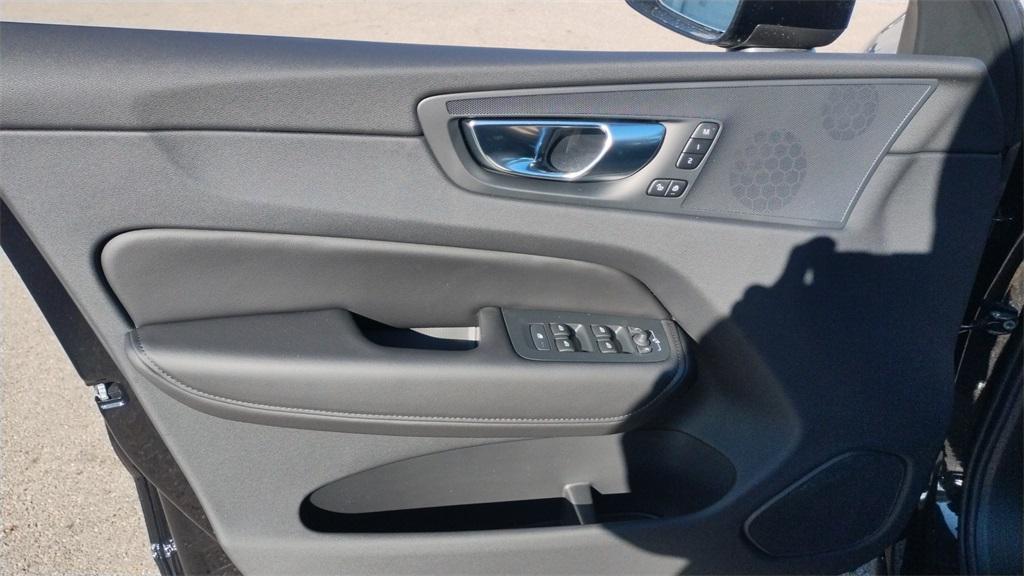 new 2025 Volvo XC60 Plug-In Hybrid car, priced at $58,895