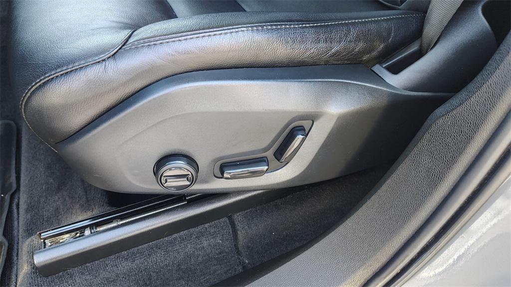 used 2023 Volvo XC60 car, priced at $31,500