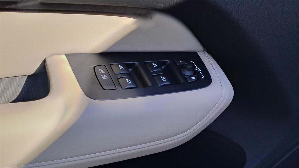 new 2026 Volvo XC60 car, priced at $59,790