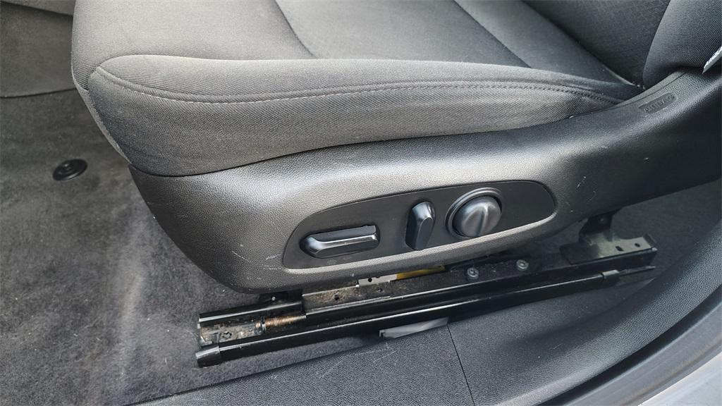 used 2016 Chevrolet Malibu car, priced at $11,500