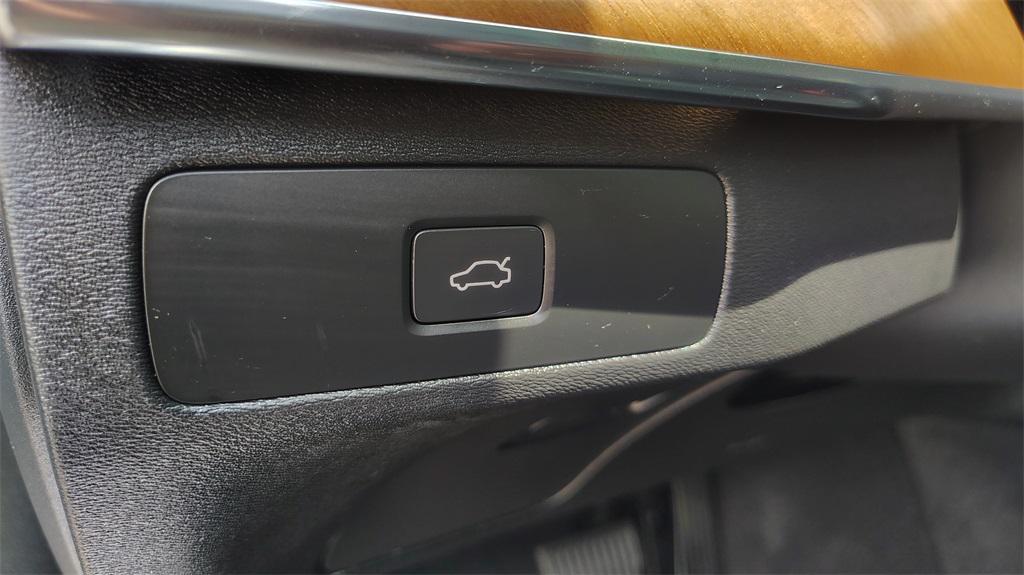 used 2024 Volvo XC90 car, priced at $46,900