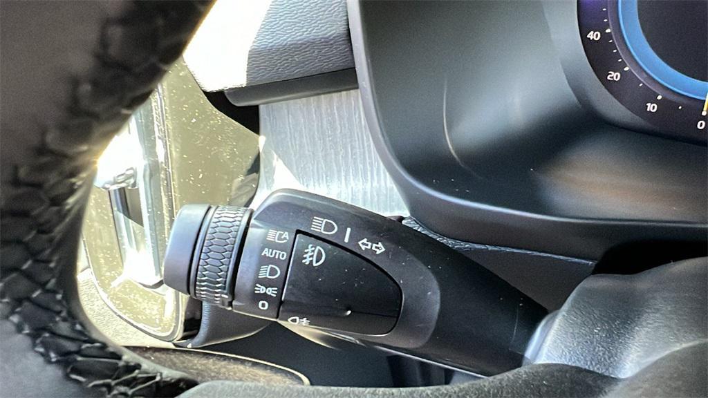 new 2025 Volvo XC40 car, priced at $46,820