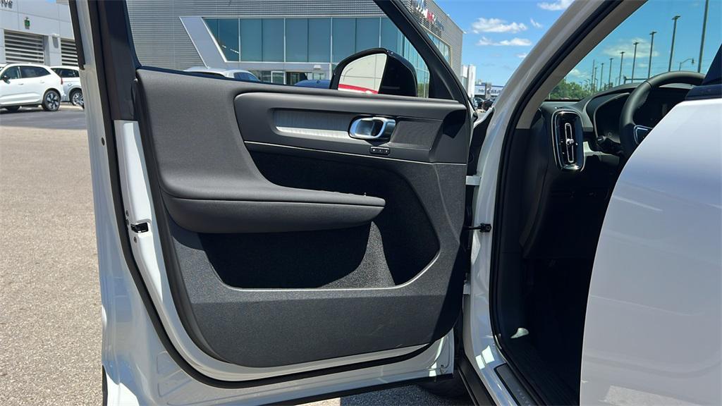 new 2025 Volvo XC40 car, priced at $46,820