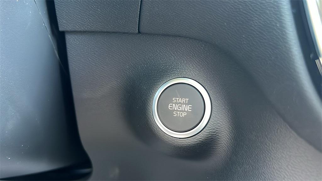 new 2025 Volvo XC40 car, priced at $46,820