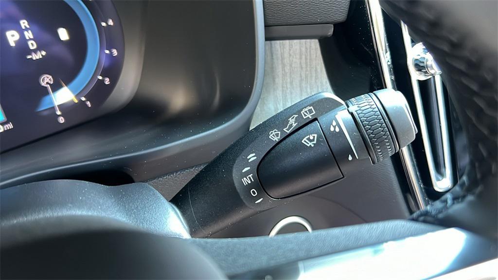 new 2025 Volvo XC40 car, priced at $46,820