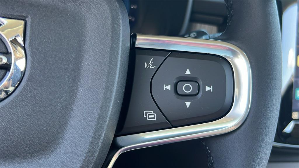 new 2025 Volvo XC40 car, priced at $46,820