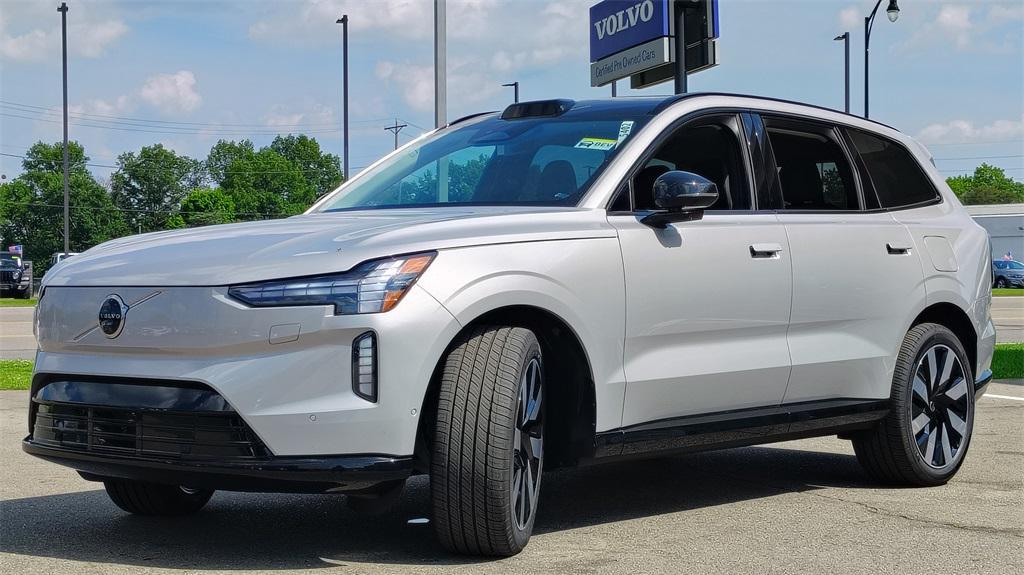 new 2025 Volvo EX90 car, priced at $87,640