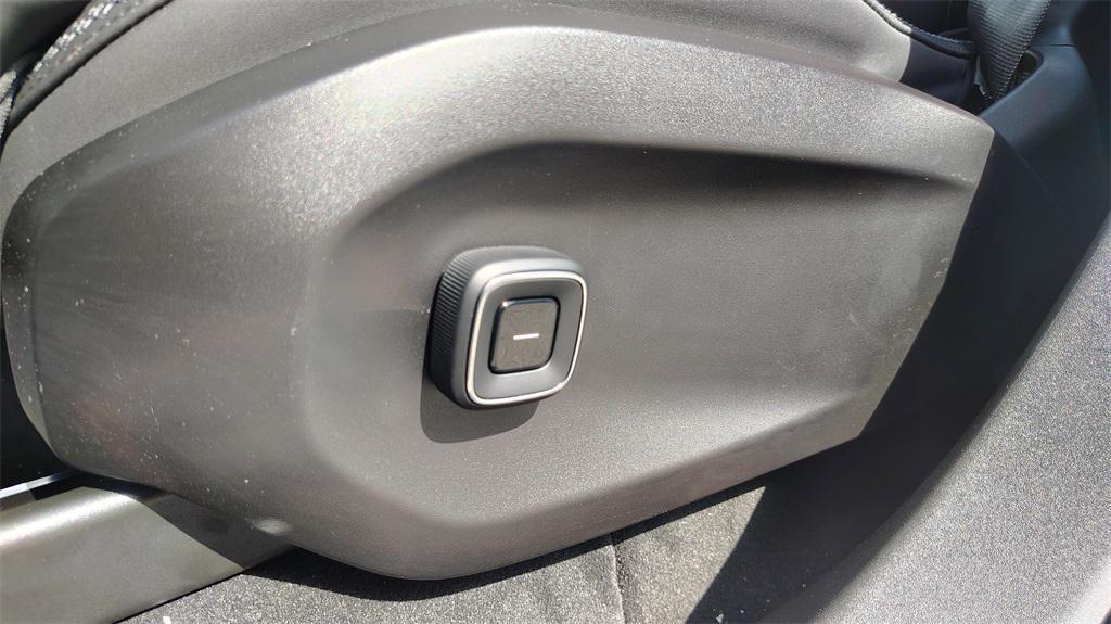 new 2025 Volvo EX90 car, priced at $87,640