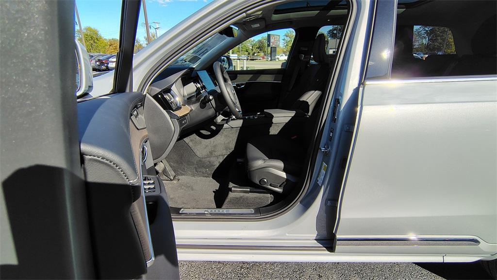 new 2026 Volvo XC90 Plug-In Hybrid car, priced at $78,812