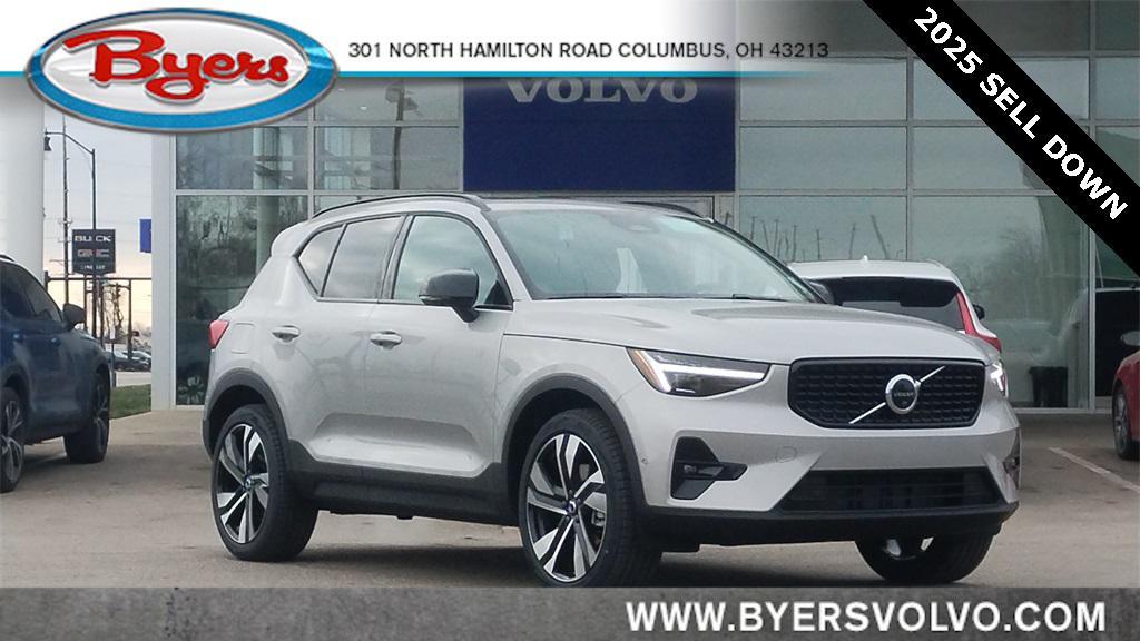 new 2025 Volvo XC40 car, priced at $46,645