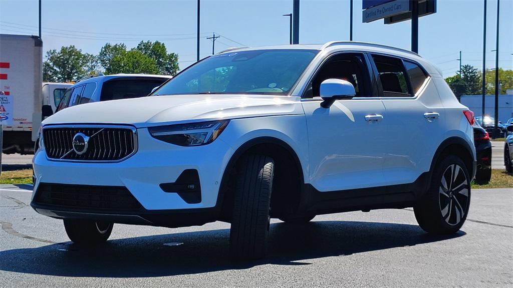used 2025 Volvo XC40 car, priced at $32,900
