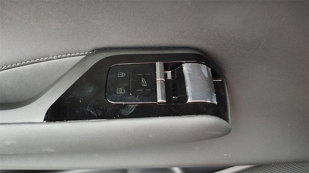 new 2025 Volvo EX90 car, priced at $85,175