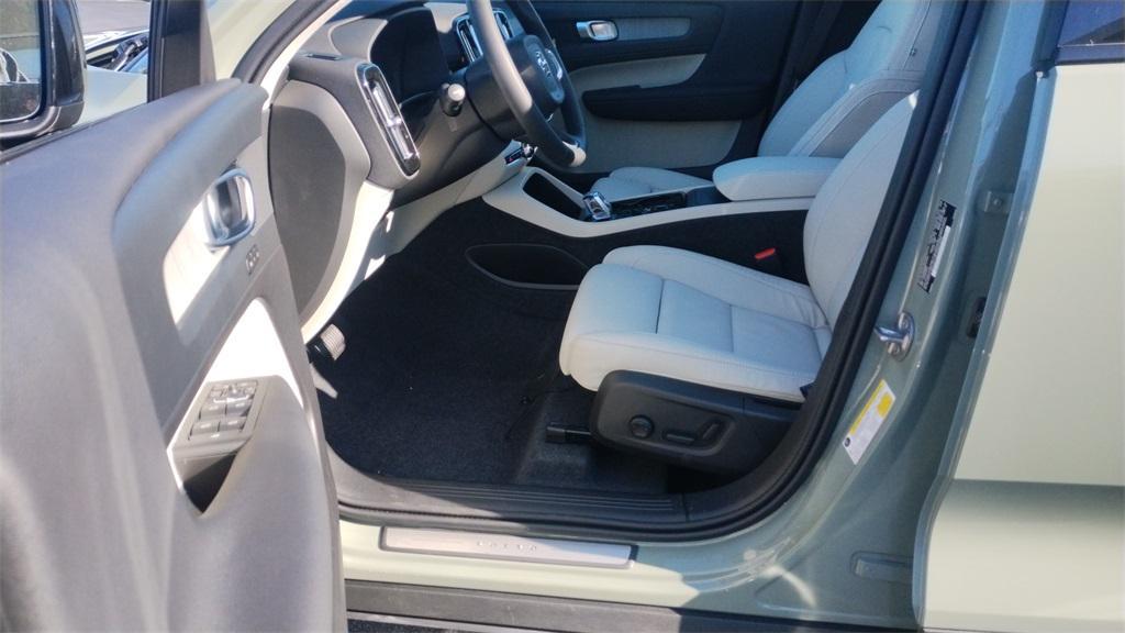 new 2025 Volvo XC40 car, priced at $47,790