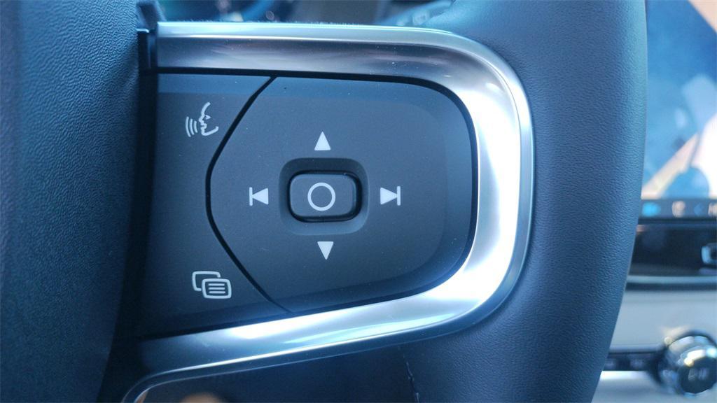new 2025 Volvo XC40 car, priced at $47,790