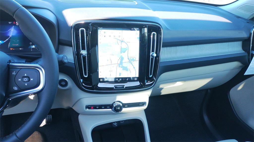 new 2025 Volvo XC40 car, priced at $47,790