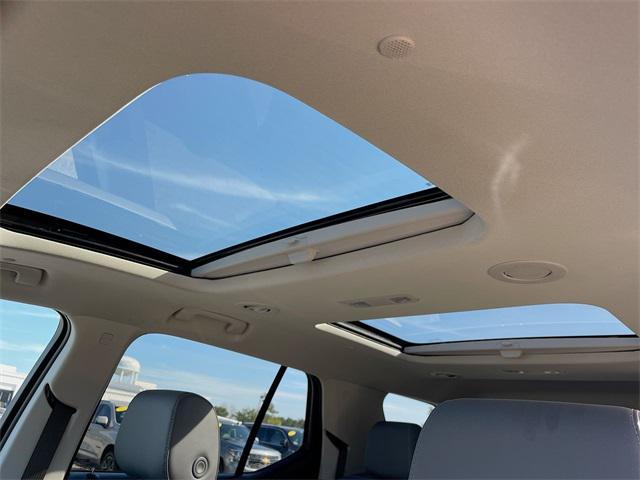 used 2021 Chevrolet Traverse car, priced at $32,257
