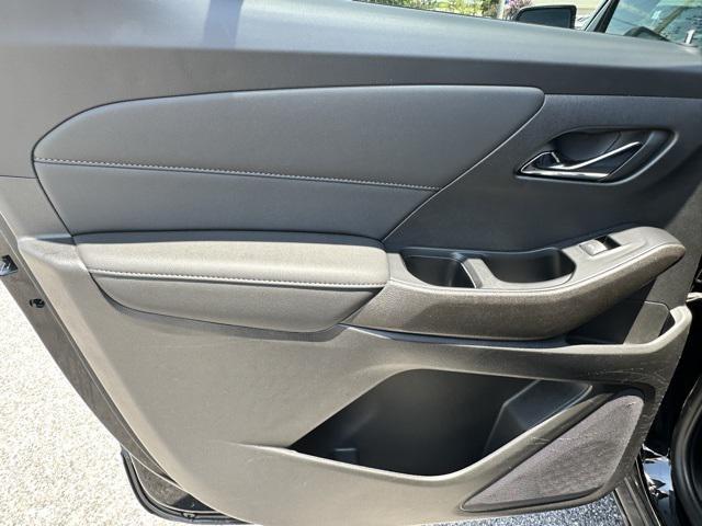 used 2023 Chevrolet Traverse car, priced at $28,042