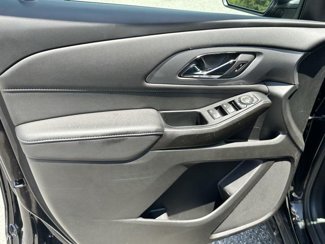 used 2023 Chevrolet Traverse car, priced at $28,042