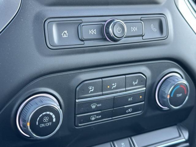 new 2025 Chevrolet Silverado 1500 car, priced at $40,400