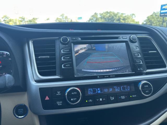 used 2017 Toyota Highlander car