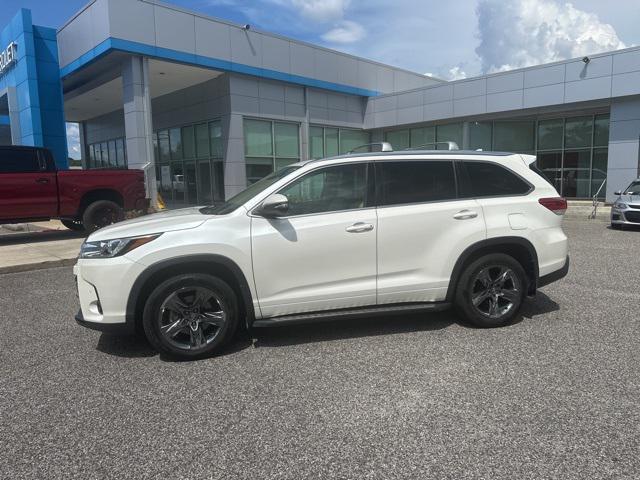used 2018 Toyota Highlander car, priced at $22,995