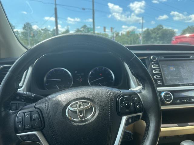 used 2018 Toyota Highlander car, priced at $22,995