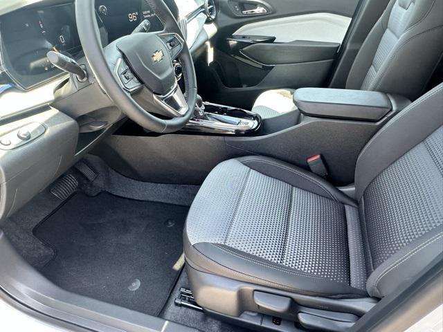 new 2025 Chevrolet Trax car