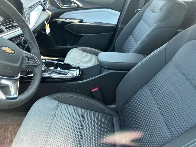 new 2025 Chevrolet Trax car
