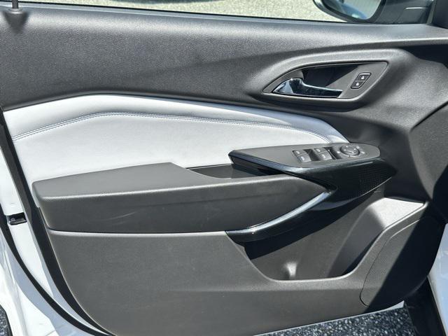 new 2025 Chevrolet Trax car