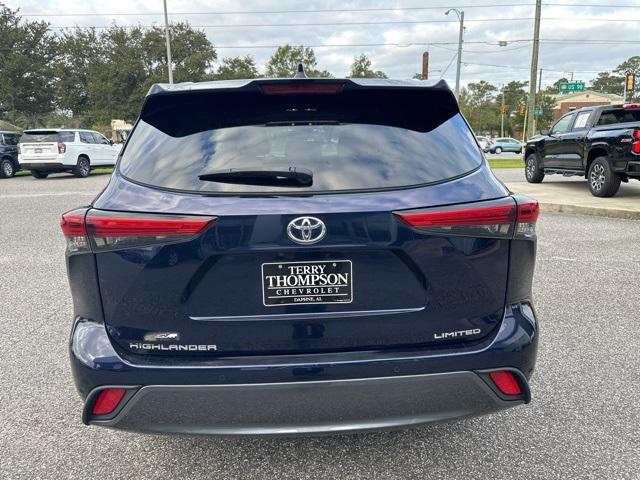 used 2021 Toyota Highlander car