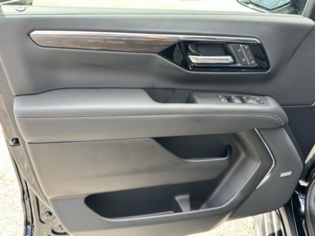 new 2025 Chevrolet Suburban car, priced at $85,805