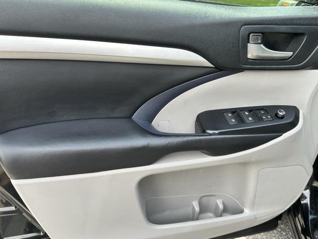 used 2018 Toyota Highlander car, priced at $21,160