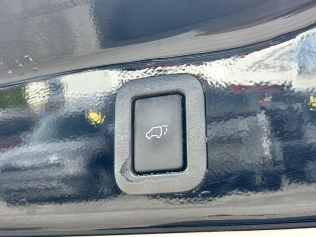 used 2018 Toyota Highlander car, priced at $21,160
