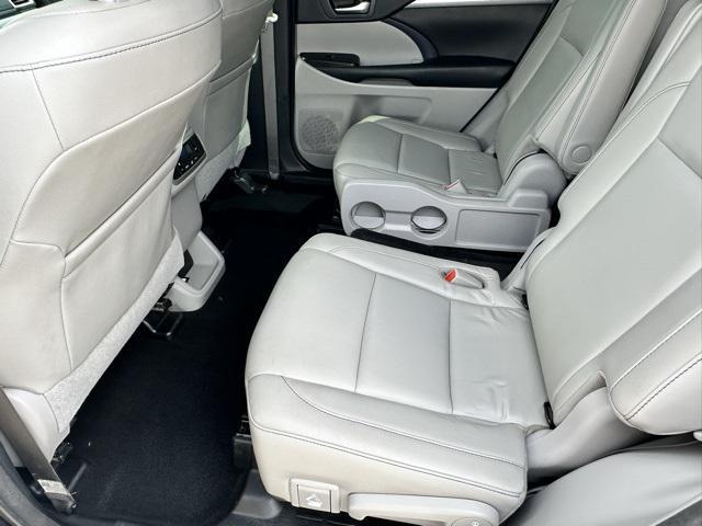 used 2018 Toyota Highlander car, priced at $21,160