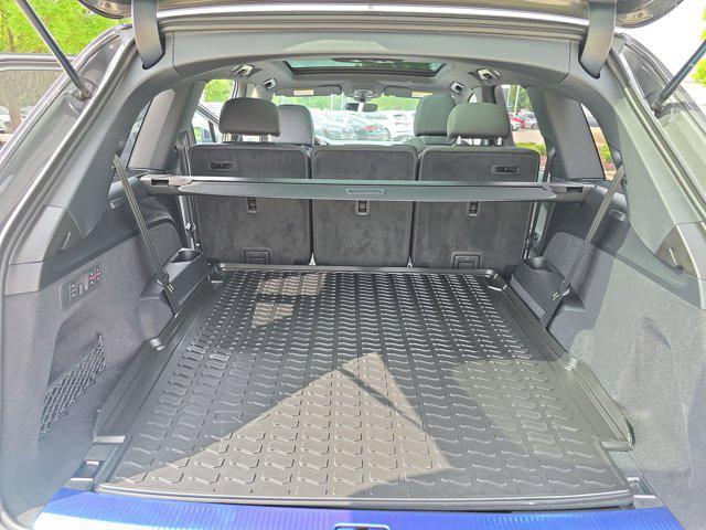 new 2025 Audi Q7 car, priced at $68,977