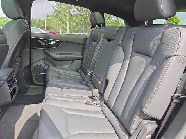 new 2025 Audi Q7 car, priced at $68,977