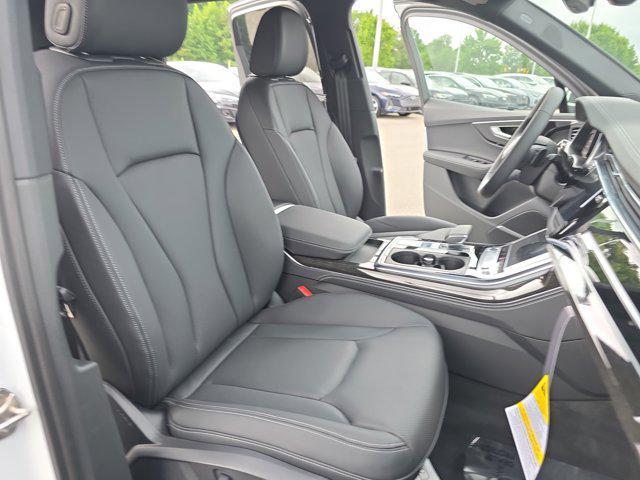 new 2025 Audi Q7 car, priced at $68,786