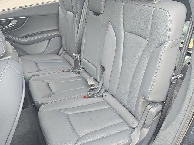 new 2025 Audi Q7 car, priced at $68,286