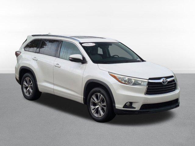 used 2015 Toyota Highlander car, priced at $19,695