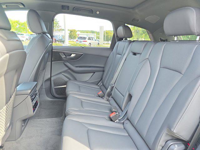 new 2025 Audi Q7 car, priced at $67,434